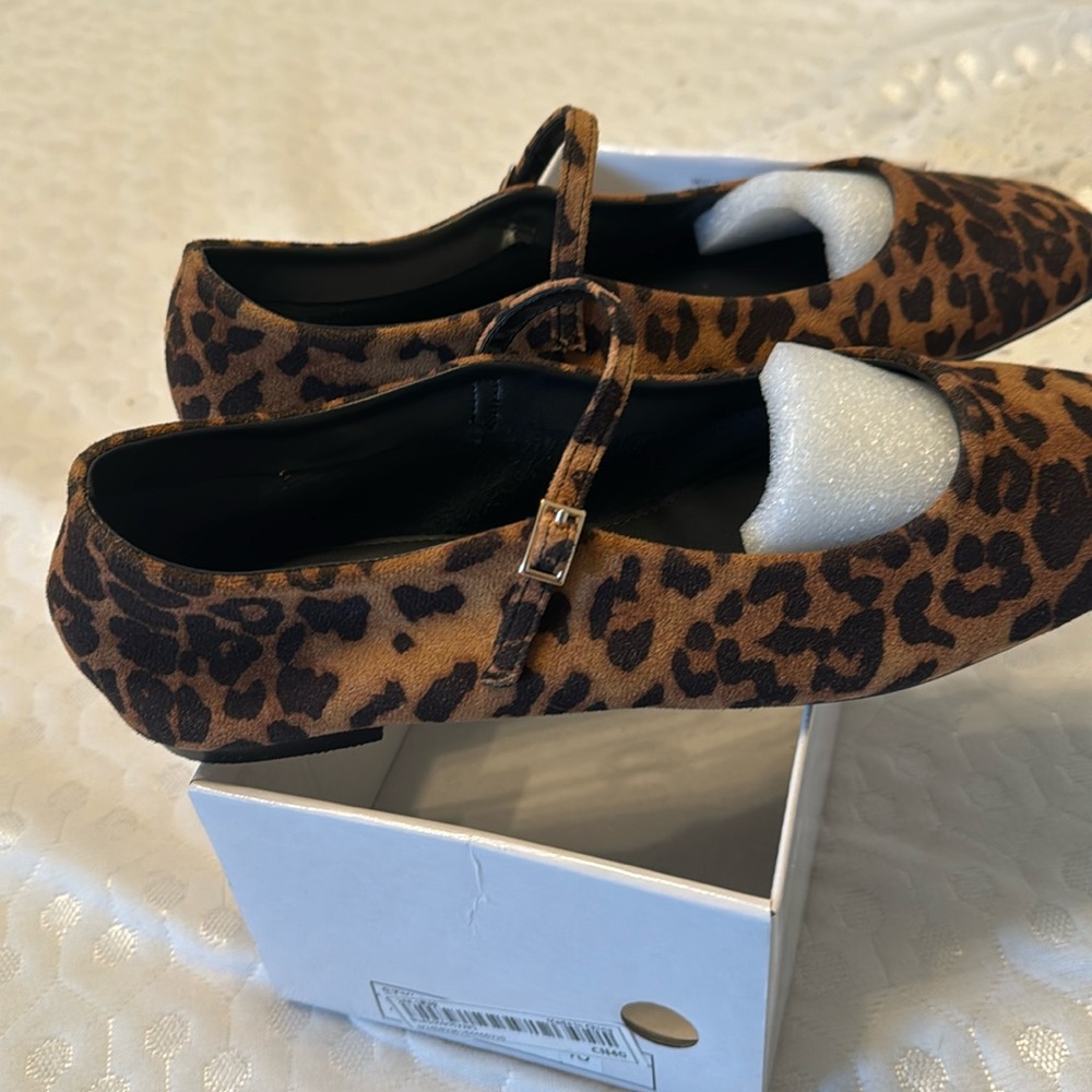 These shoes are either from Shein or fashion nova. I cannot remember.
